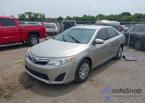 2014 Toyota Camry Le z USA, uszkodzony, nr VIN 4T4BF1FK5ER384087
